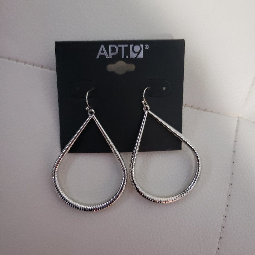 🍇2/$25 APT. 9 EARRINGS